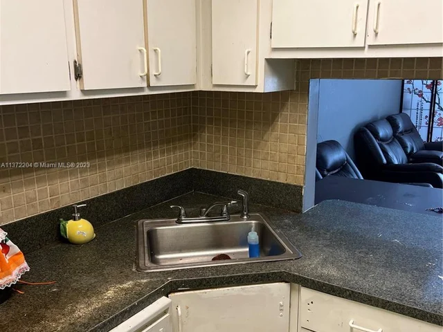 2008 Jackson St # D9, Hollywood FL 33020