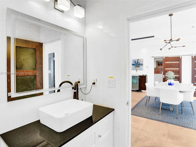 5601 Collins Ave # 1720, Miami Beach FL 33140