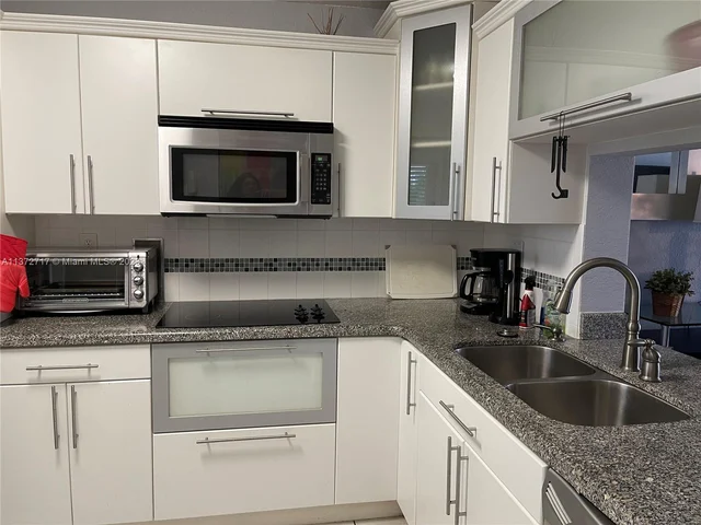 1893 S Ocean Dr # 506, Hallandale Beach FL 33009