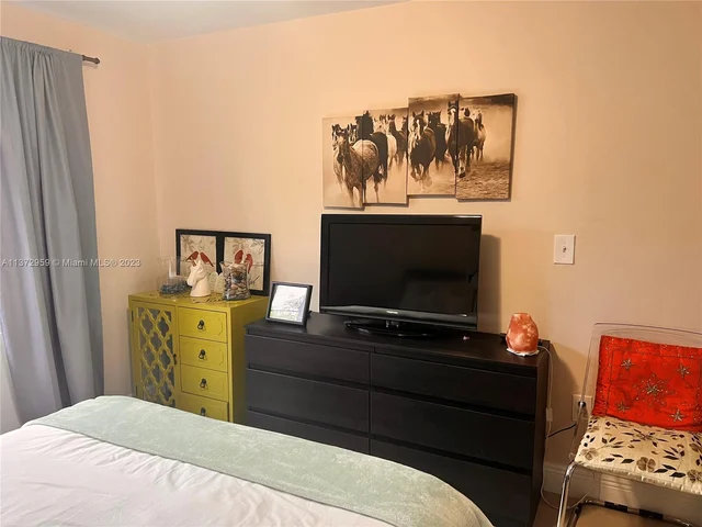 519 NW 52 St, Miami FL 33127