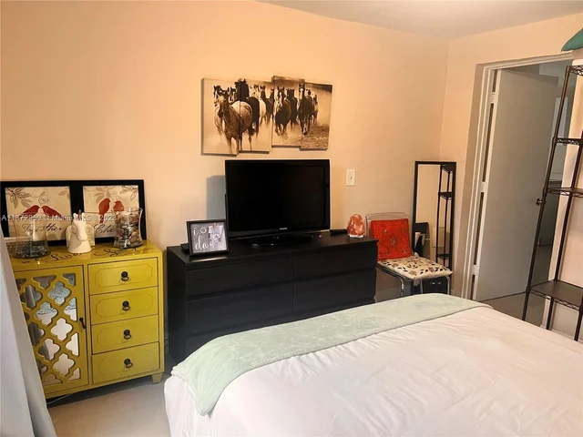 519 NW 52 St, Miami FL 33127