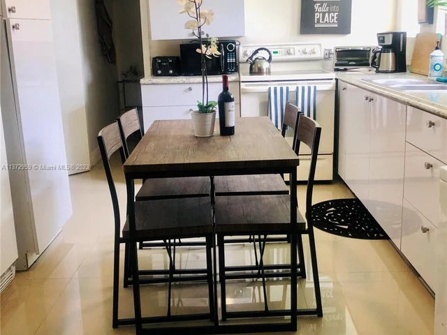 519 NW 52 St, Miami FL 33127