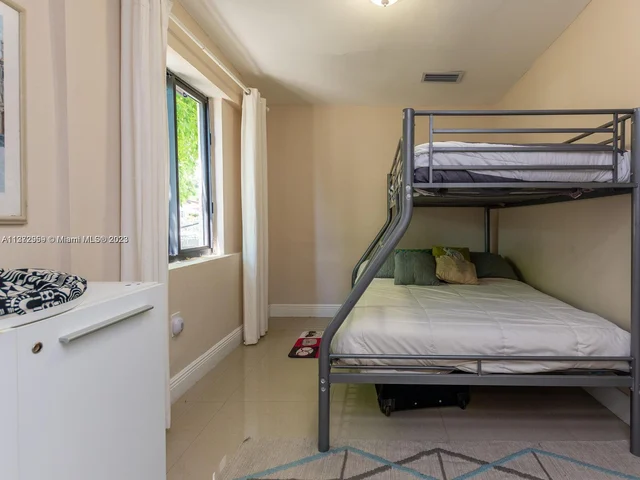 519 NW 52 St, Miami FL 33127