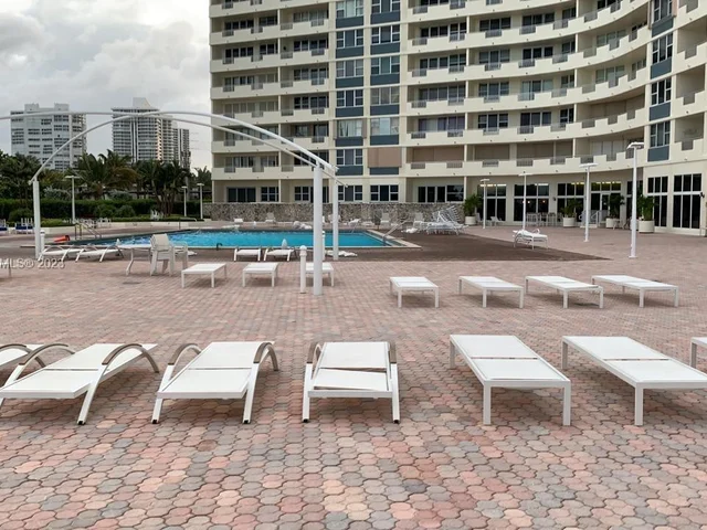 3180 S Ocean Dr # 318, Hallandale Beach FL 33009