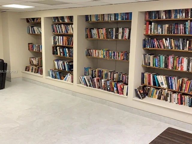 3180 S Ocean Dr # 318, Hallandale Beach FL 33009