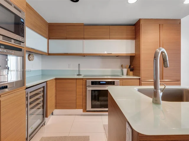 5875 Collins Ave # 604, Miami Beach FL 33140