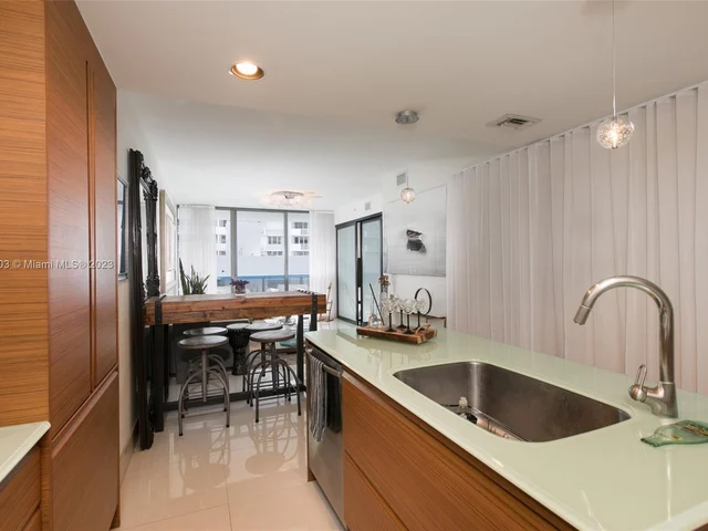 5875 Collins Ave # 604, Miami Beach FL 33140
