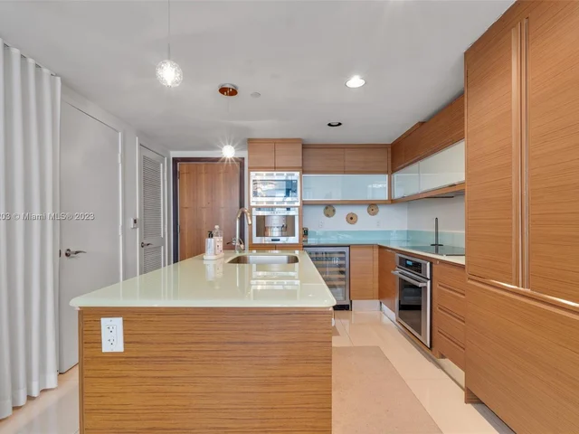 5875 Collins Ave # 604, Miami Beach FL 33140