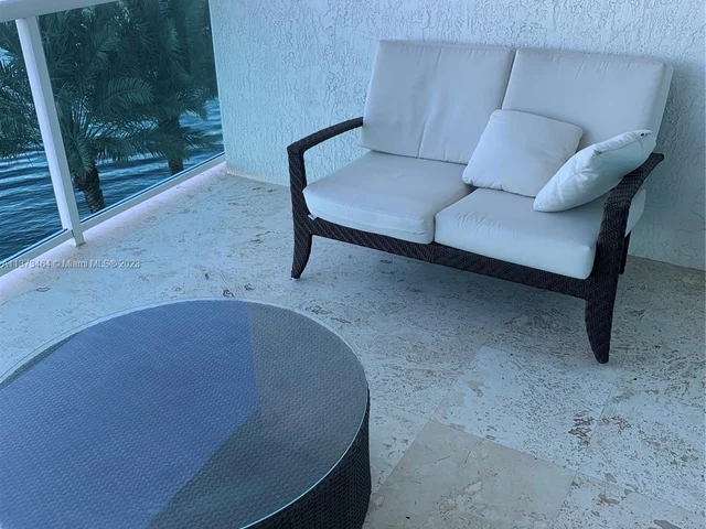 20201 E Country Club Dr # 607, Aventura FL 33180