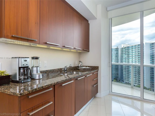 15811 Collins Ave # 1105, Sunny Isles Beach FL 33160