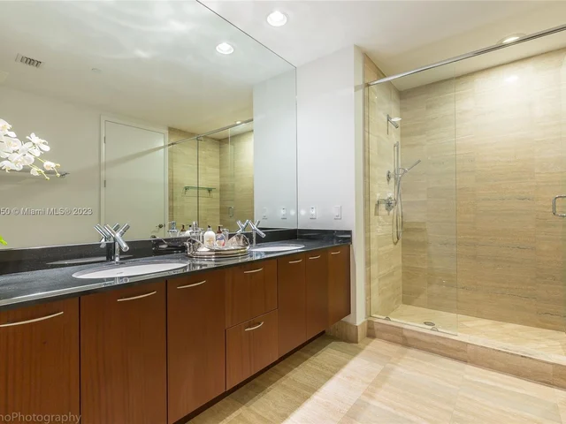 15811 Collins Ave # 1105, Sunny Isles Beach FL 33160