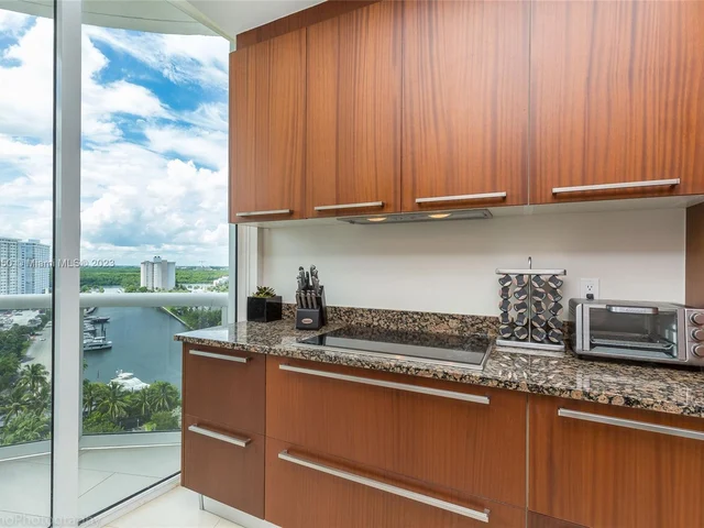 15811 Collins Ave # 1105, Sunny Isles Beach FL 33160