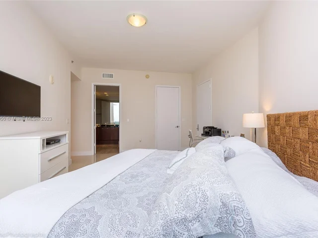 15811 Collins Ave # 1105, Sunny Isles Beach FL 33160