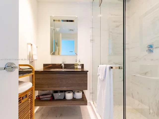 360 Ocean Dr # 606S, Key Biscayne FL 33149