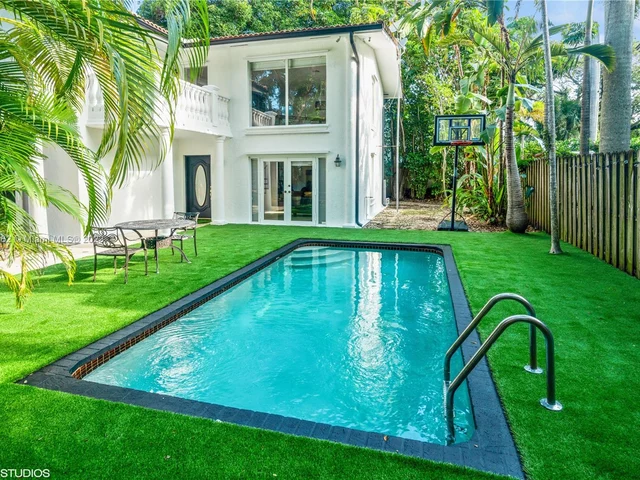 2141 Secoffee St, Miami FL 33133