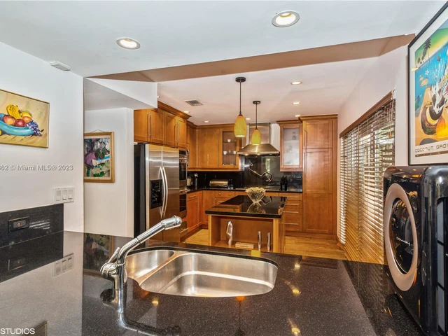 2141 Secoffee St, Miami FL 33133