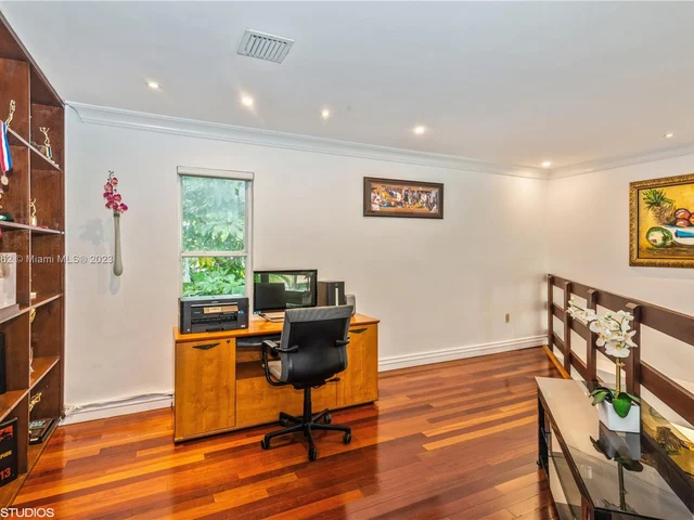 2141 Secoffee St, Miami FL 33133