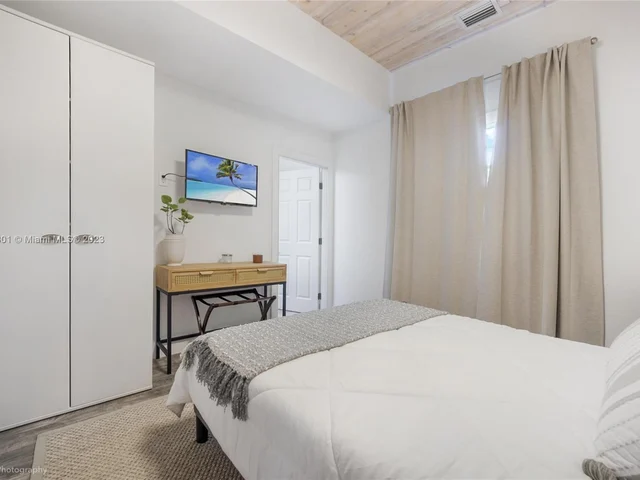 421 NE 70th St, Miami FL 33138