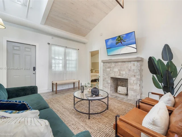 421 NE 70th St, Miami FL 33138