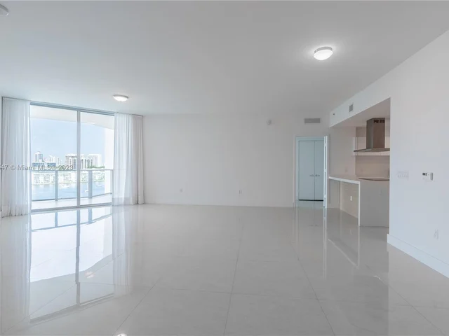 17301 Biscayne Blvd # 1108, North Miami Beach FL 33160