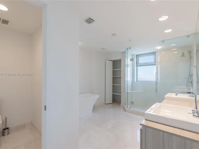 17301 Biscayne Blvd # 1108, North Miami Beach FL 33160