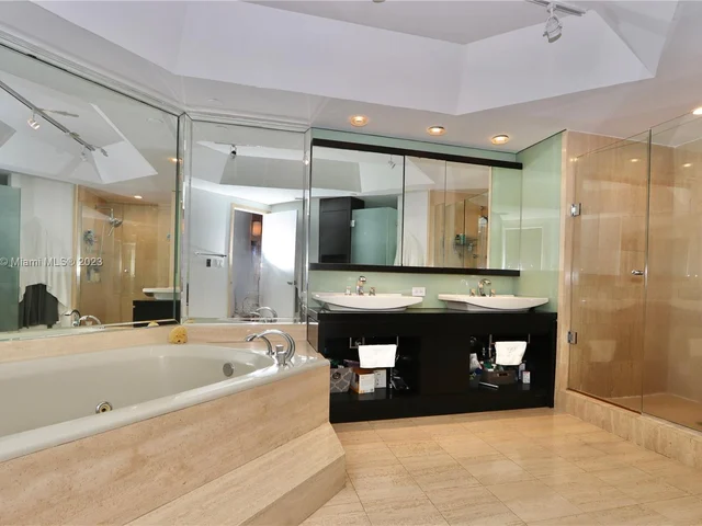 4000 ISLAND BL # 2701, Aventura FL 33160