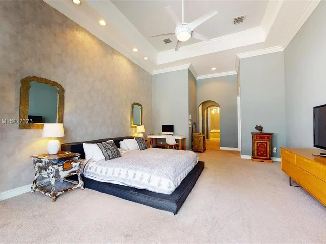 21 Snowy Owl Ter, Plantation FL 33324