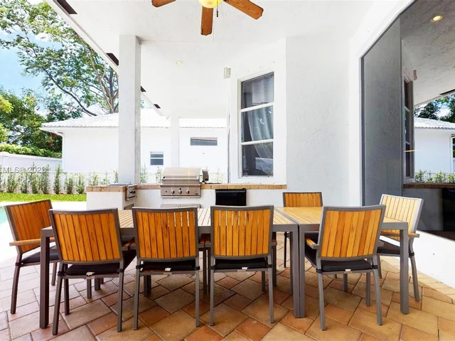 21 Snowy Owl Ter, Plantation FL 33324