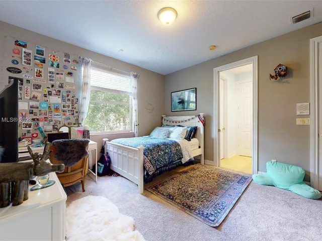 21 Snowy Owl Ter, Plantation FL 33324