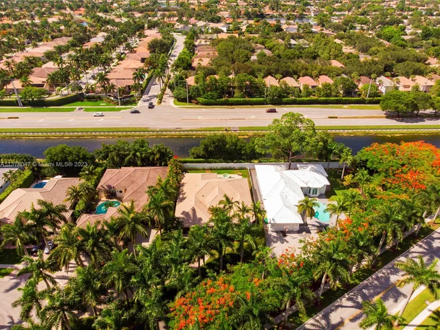 21 Snowy Owl Ter, Plantation FL 33324