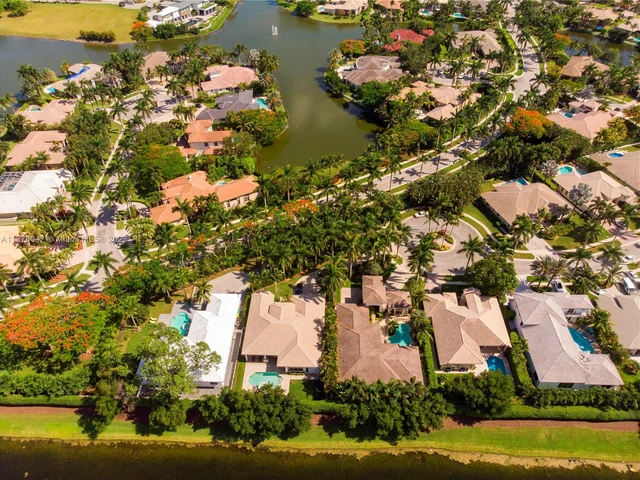 21 Snowy Owl Ter, Plantation FL 33324