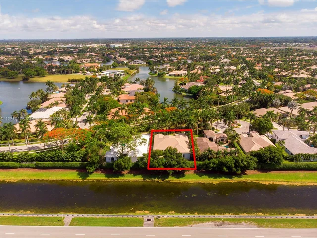 21 Snowy Owl Ter, Plantation FL 33324