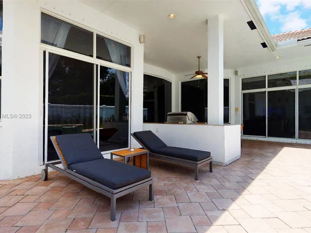 21 Snowy Owl Ter, Plantation FL 33324