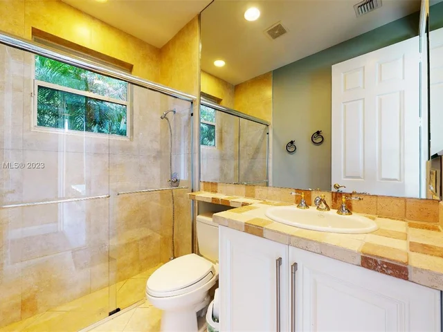 21 Snowy Owl Ter, Plantation FL 33324