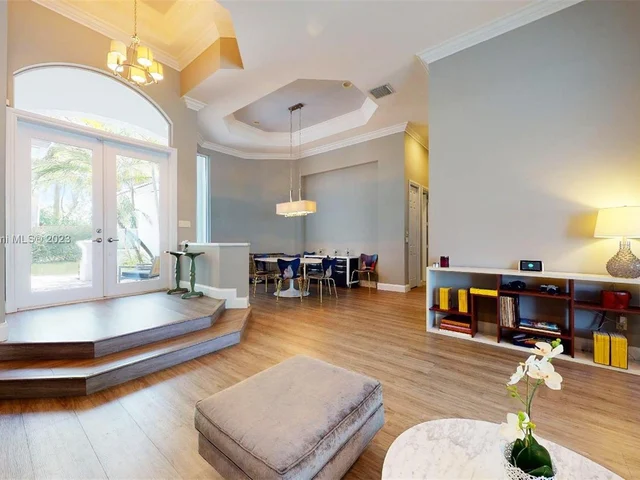 21 Snowy Owl Ter, Plantation FL 33324