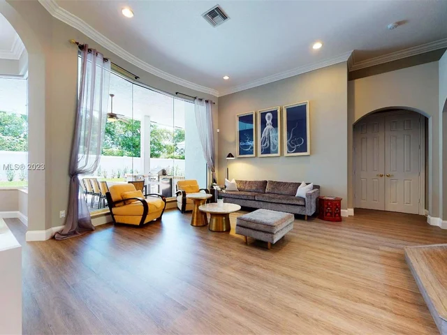 21 Snowy Owl Ter, Plantation FL 33324