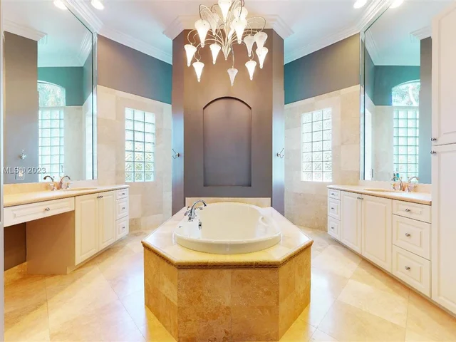 21 Snowy Owl Ter, Plantation FL 33324