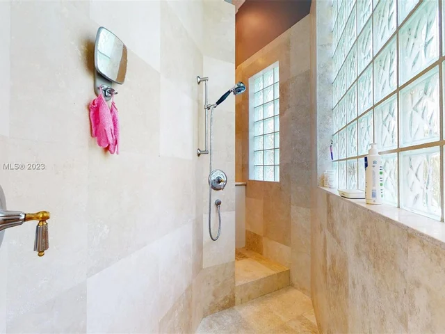 21 Snowy Owl Ter, Plantation FL 33324