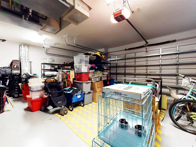 21 Snowy Owl Ter, Plantation FL 33324