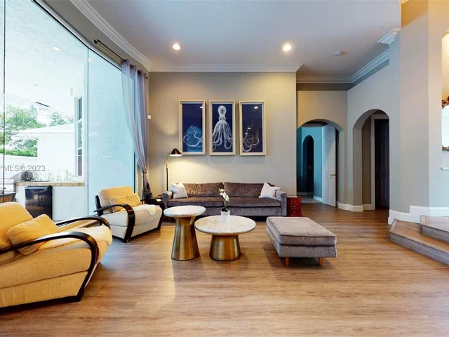 21 Snowy Owl Ter, Plantation FL 33324