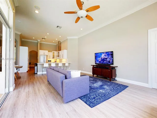 21 Snowy Owl Ter, Plantation FL 33324