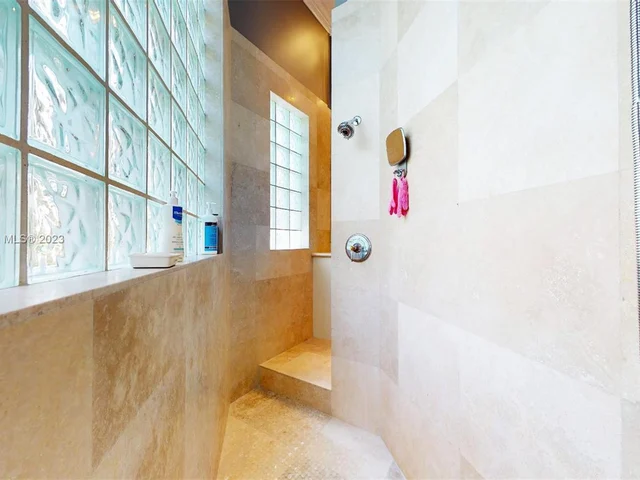 21 Snowy Owl Ter, Plantation FL 33324