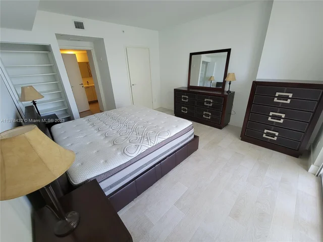 1300 BRICKELL BAY DR # 804, Miami FL 33131