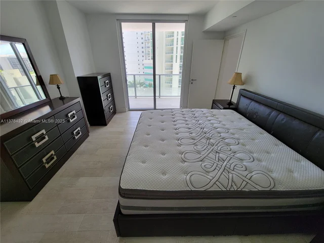 1300 BRICKELL BAY DR # 804, Miami FL 33131