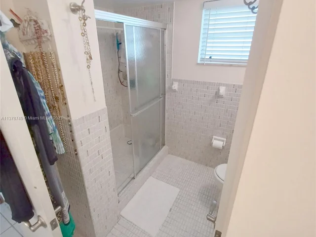 1750 NE 191st St # 1, Miami FL 33179