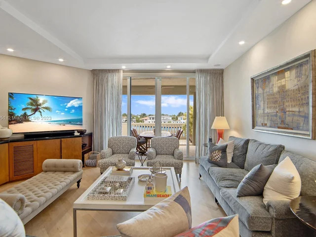 20165 NE 39th Pl # 303, Aventura FL 33180