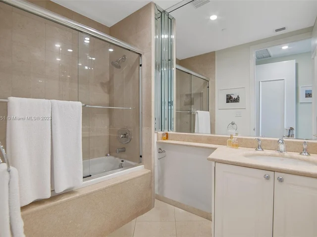 20165 NE 39th Pl # 303, Aventura FL 33180