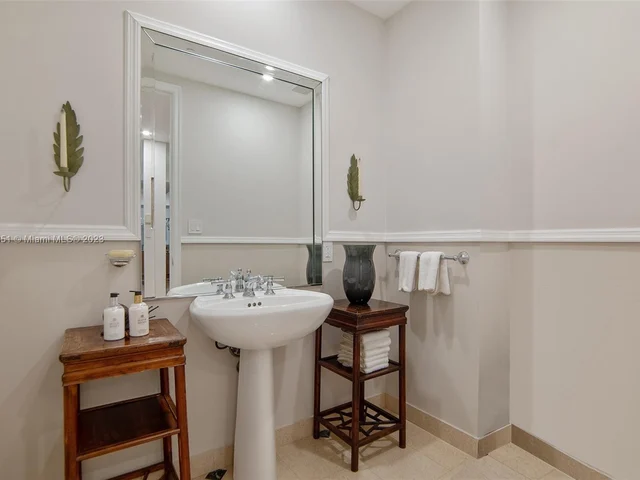 20165 NE 39th Pl # 303, Aventura FL 33180