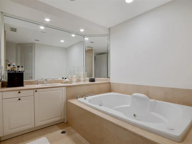 20165 NE 39th Pl # 303, Aventura FL 33180