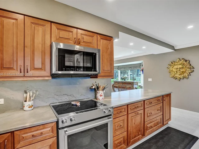 2141 NE 68th St # 108, Fort Lauderdale FL 33308